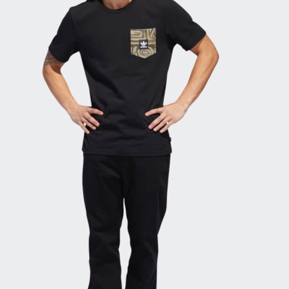 Men’s Adidas Dakari pocket t-shirt Medium - Picture 4 of 4